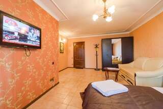 Апарт-отели Partner Guest House Киев Классические апартаменты с 1 комнатой и отдельной кухней-4