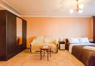 Апарт-отели Partner Guest House Киев Классические апартаменты с 1 комнатой и отдельной кухней-6