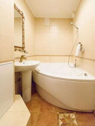 Апарт-отели Partner Guest House Киев Классические апартаменты с 1 комнатой и отдельной кухней-9
