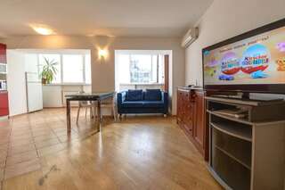 Апарт-отели Partner Guest House Киев Просторные апартаменты с открытой планировкой с видом на улицу-4