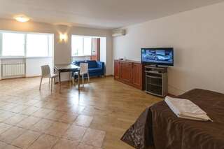 Апарт-отели Partner Guest House Киев Просторные апартаменты с открытой планировкой с видом на улицу-6