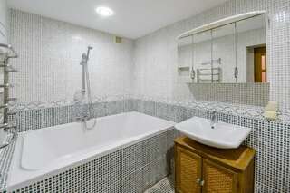 Апарт-отели Partner Guest House Киев Тихие стандартные апартаменты с 1 спальней и большой ванной-5
