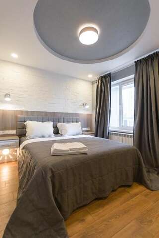 Апарт-отели Partner Guest House Киев Апартаменты в лофте с панорамным видом, 1 спальней и душем-1