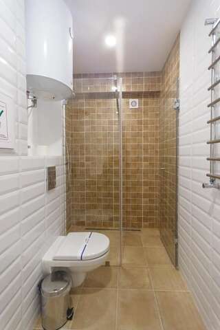 Апарт-отели Partner Guest House Киев Апартаменты в лофте с панорамным видом, 1 спальней и душем-7