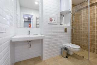 Апарт-отели Partner Guest House Киев Апартаменты в лофте с панорамным видом, 1 спальней и душем-8