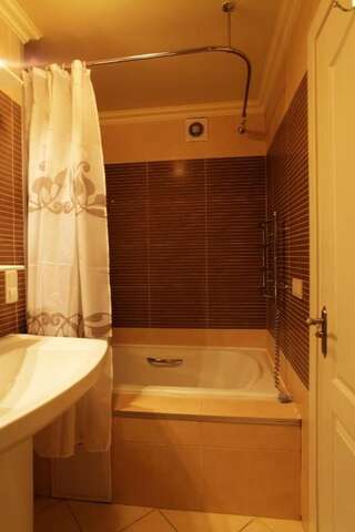 Апарт-отели Partner Guest House Киев Комфортабельные апартаменты с 1 спальней и кухней-9